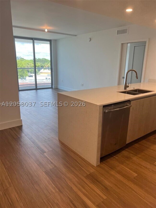 Building Photo - 13800 Highland Dr