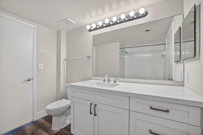 Building Photo - 3020 NE 32nd Ave