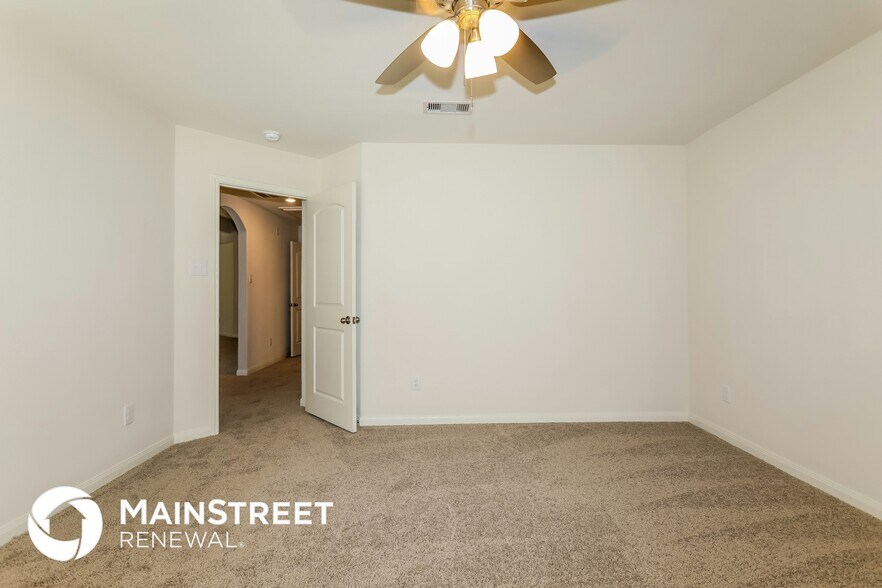 Building Photo - 26869 Steinbeck Dr