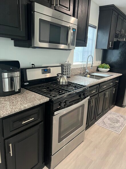 Kitchen - 527 W Colden Ave