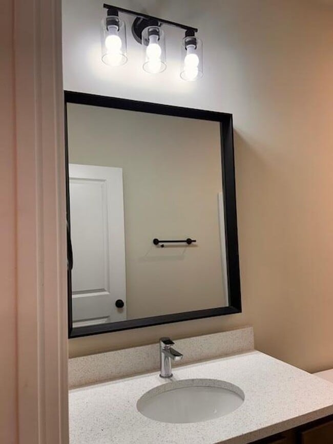 Building Photo - 480 E Hayes St