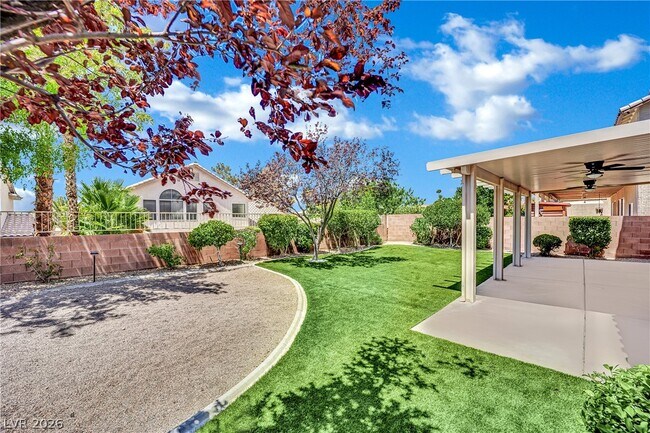 Building Photo - 2560 Sundew Ave