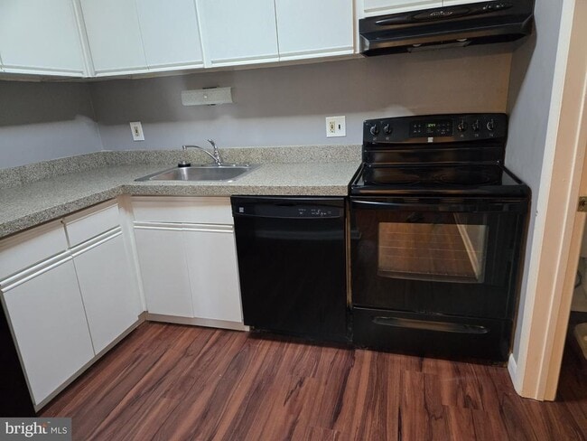 Building Photo - 207 Walnut Hill Rd