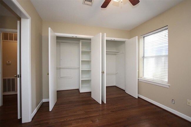 Building Photo - 5036 De Milo Dr