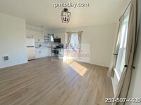 Building Photo - 948 S Sheridan Ave