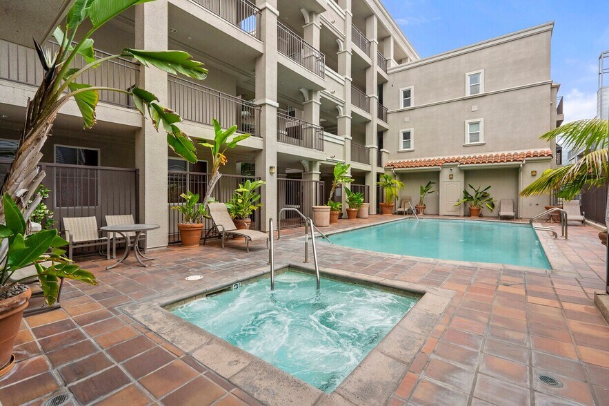 Building Photo - 4060 Glencoe Ave