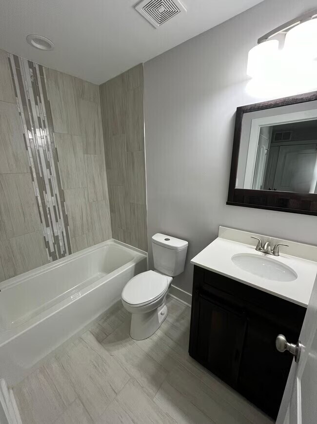 Building Photo - 1040 McLain Rd