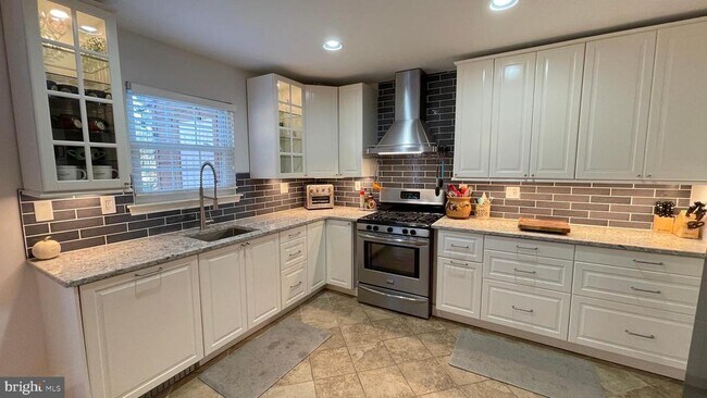 Building Photo - 109 Magnolia Ct