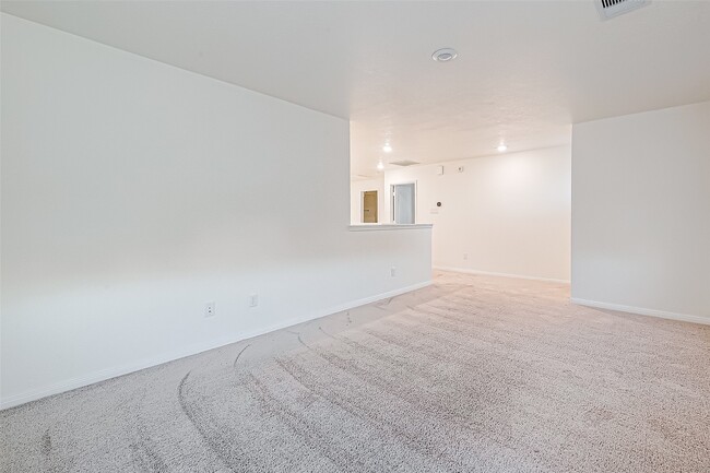 Building Photo - 7106 Escondido Dr