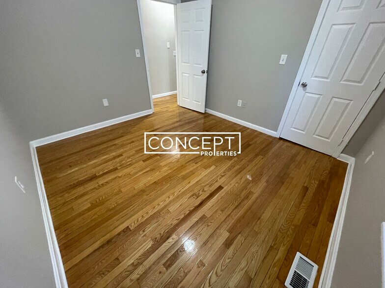 Building Photo - 68 Bellevue St