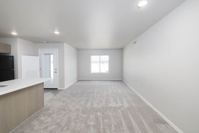 Building Photo - Golden Prairie