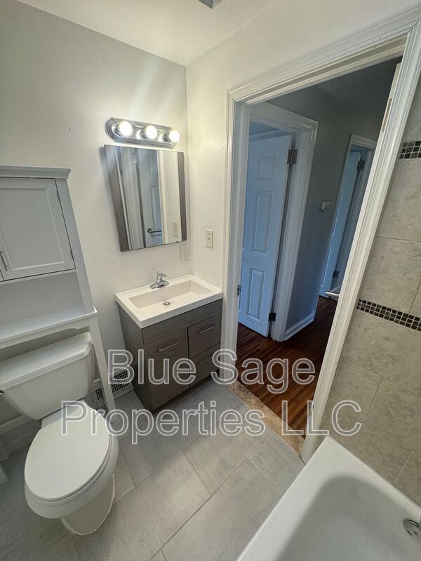 Building Photo - 2304 Bond Ave