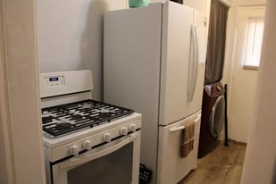 Building Photo - 601 Crescent St