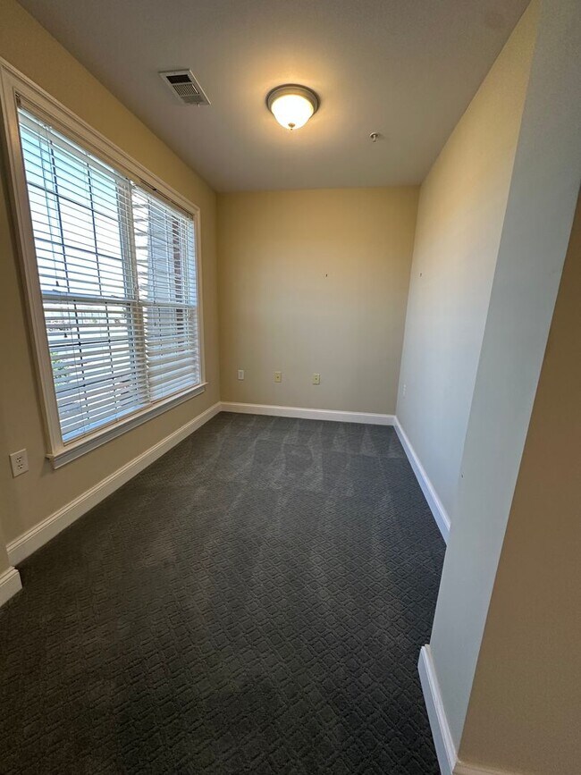 Building Photo - 1501 Glenwood Station Ln
