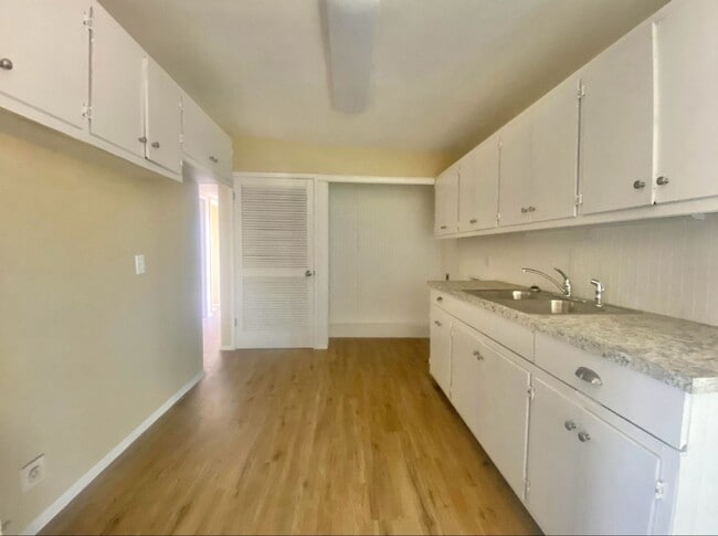 Building Photo - 3 bed 1 bath rental near YMCA now available.