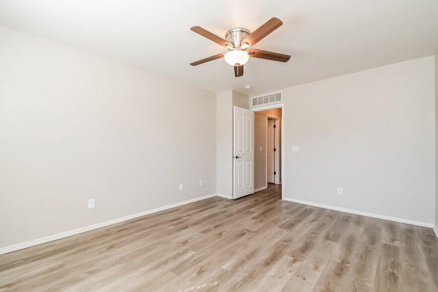 Building Photo - 39173 Kelly Cir