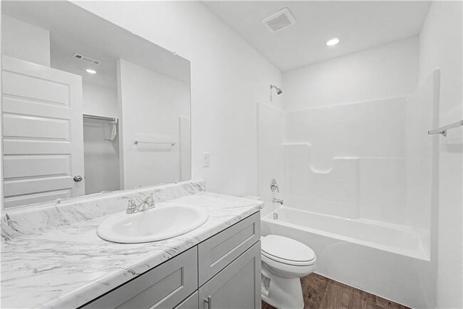 Building Photo - 6607 SW Devotion Ave