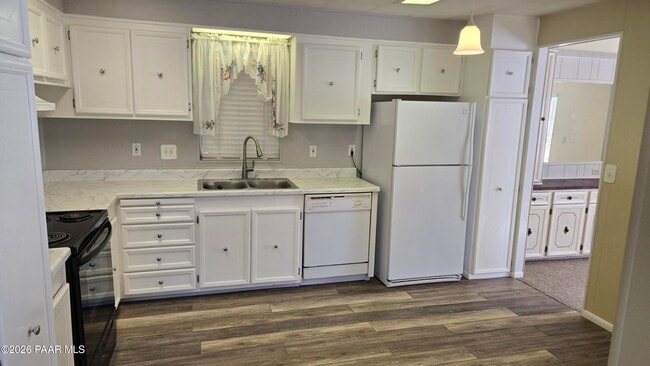 Building Photo - 10330 Manzanita Trail