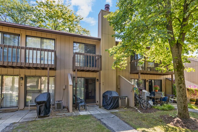 Building Photo - 11 St Thomas Colony St