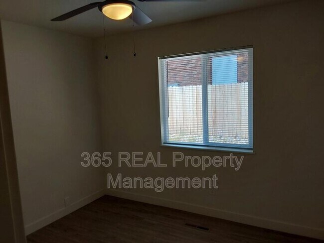 Building Photo - 1701 Palm Dr