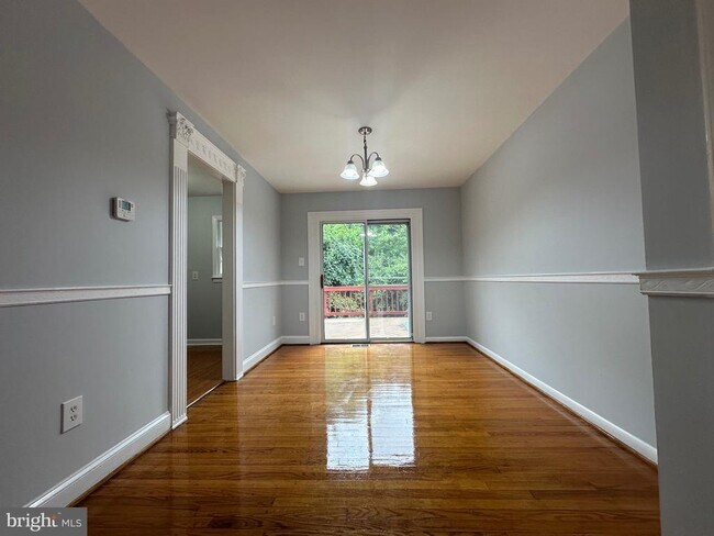 Building Photo - 14451 Village Dr