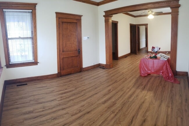 Building Photo - 1811 S Komensky Ave