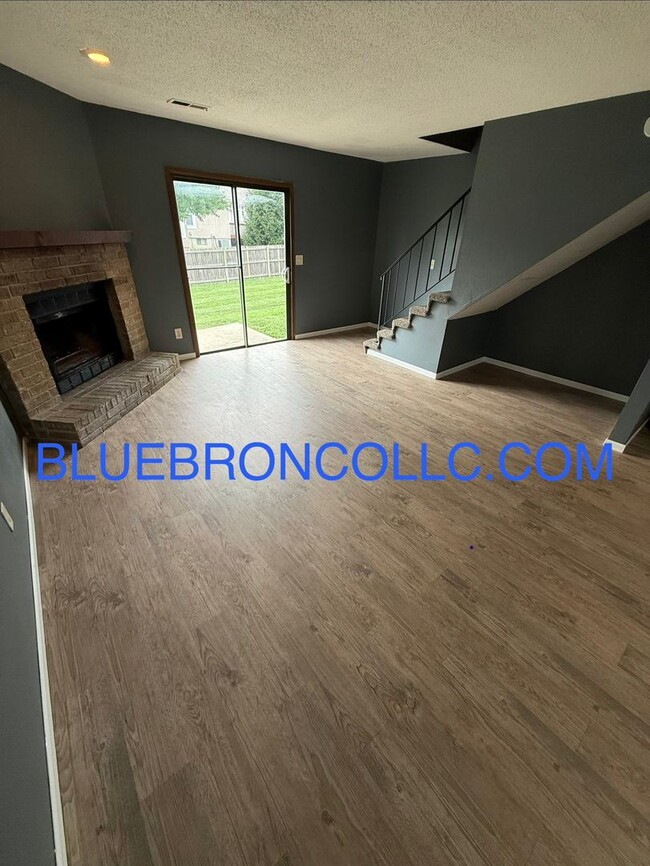 Building Photo - Great deal for an great property, Fresh paint and new carpet!