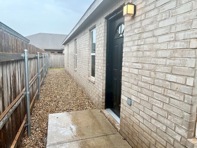 Building Photo - 1013 Preston Trails