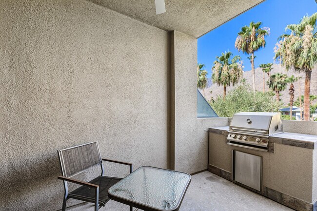 Building Photo - 780 E Palm Canyon Dr