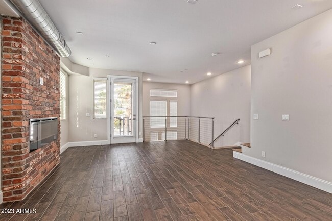 Building Photo - 4816 N Woodmere Fairway Unit 1010