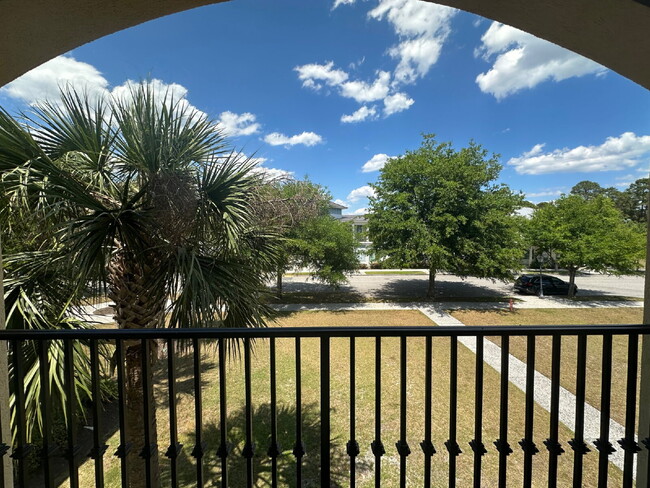 Building Photo - Beautiful Two Bedroom Townhome Located in ...