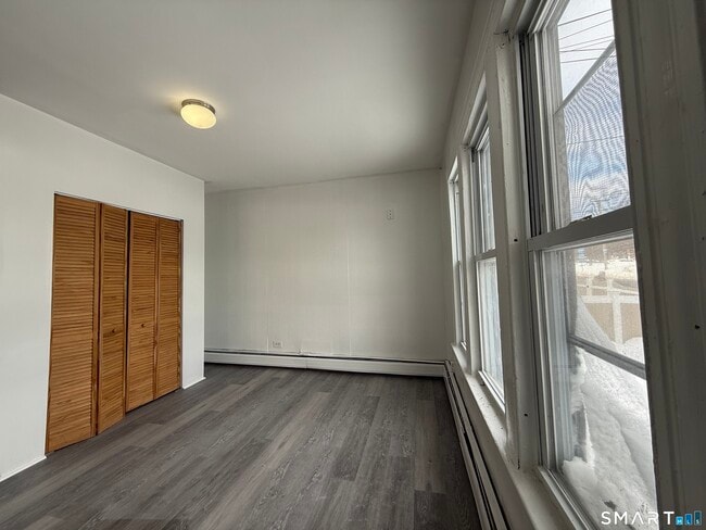 Building Photo - 660 W Main St