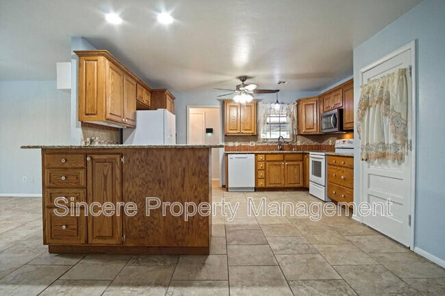 Building Photo - 2321 N Peniel Ave