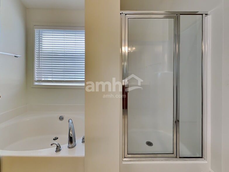 Building Photo - 429 Belmont Way