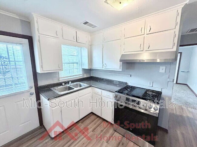 Building Photo - 1596 Pennsylvania St