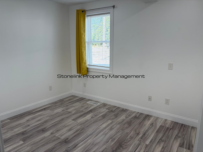Building Photo - Fully Renovated Condo For Rent in West War...