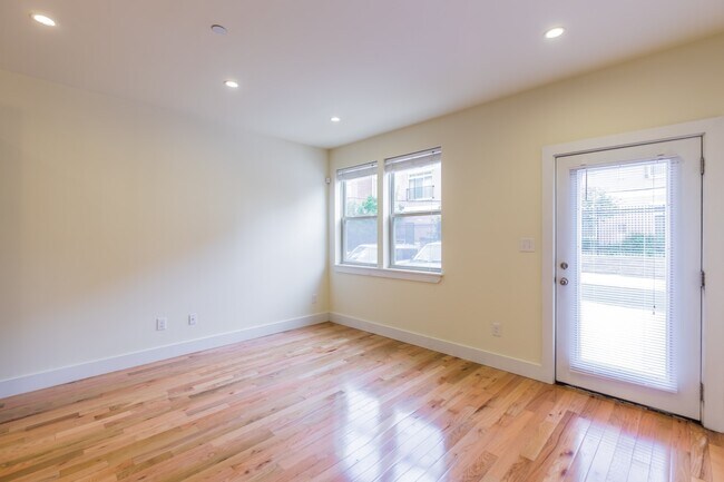 Building Photo - 1541 Ogden St