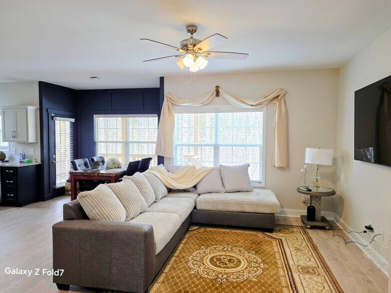 Building Photo - 1370 Norman Ln