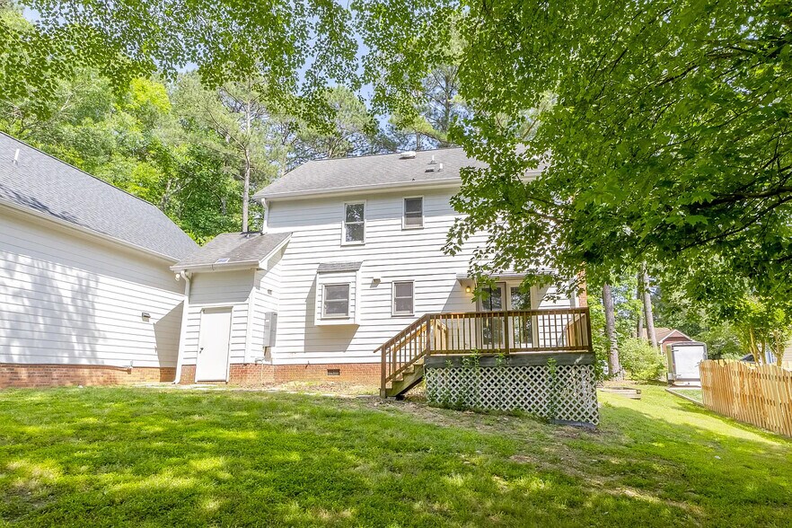 Building Photo - 623 Elmwood Ct
