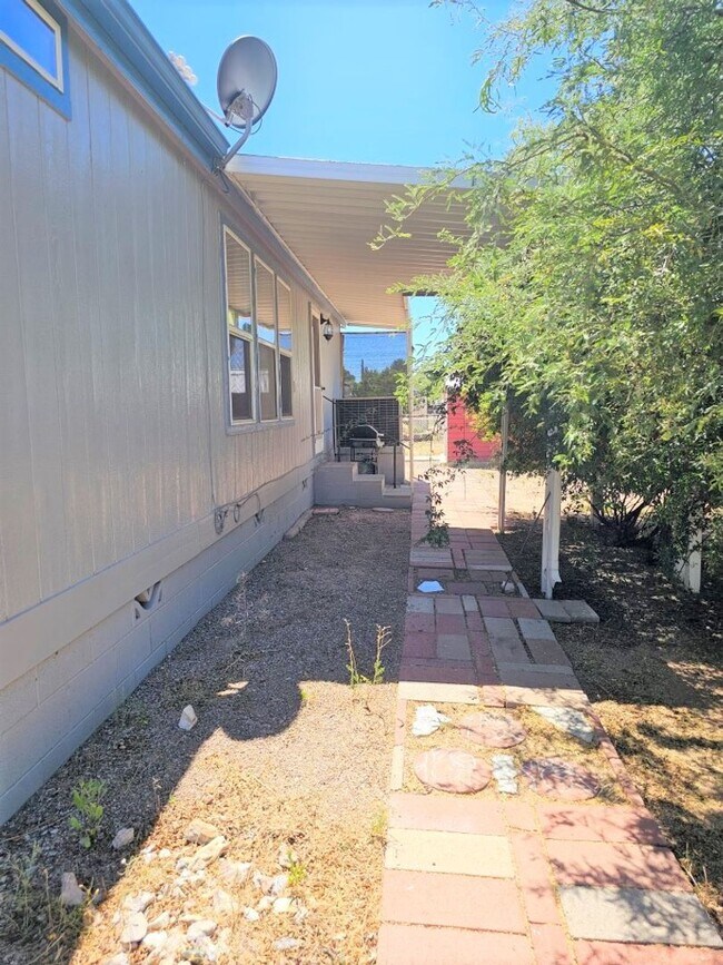 Building Photo - Shady retreat in Mescal