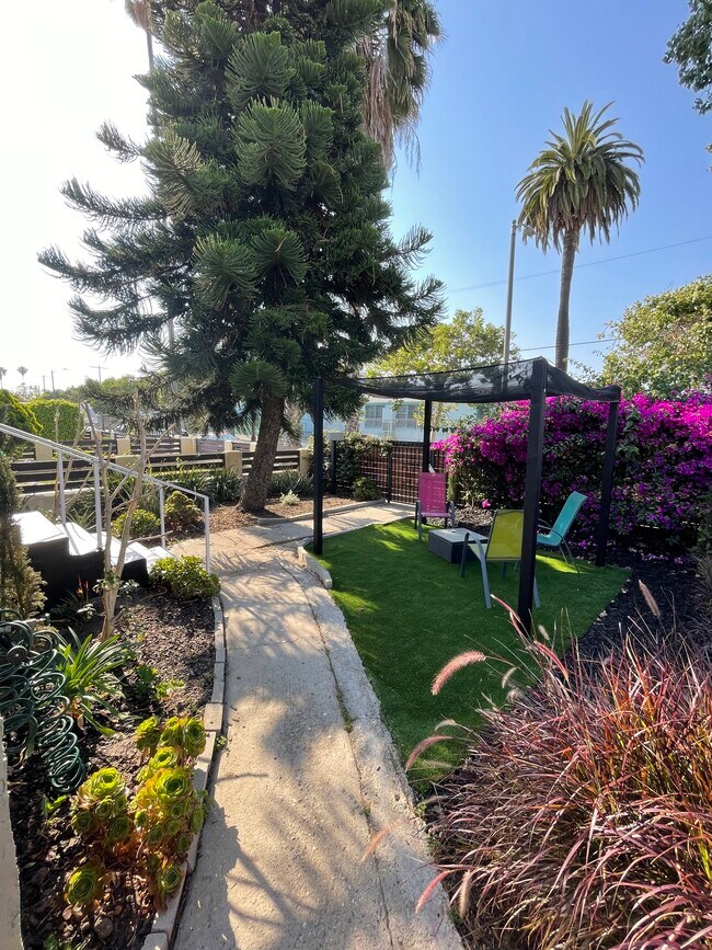 Front Yard - 1742 W 36th St