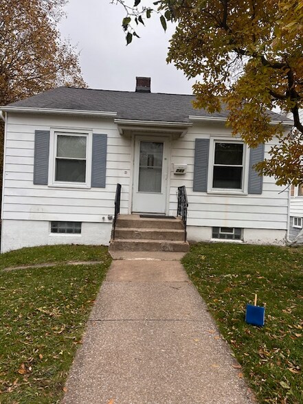 Building Photo - 241 Boston St