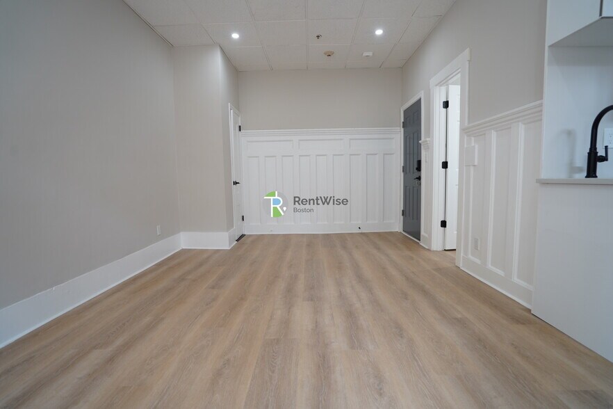 Building Photo - 142 Dorchester St