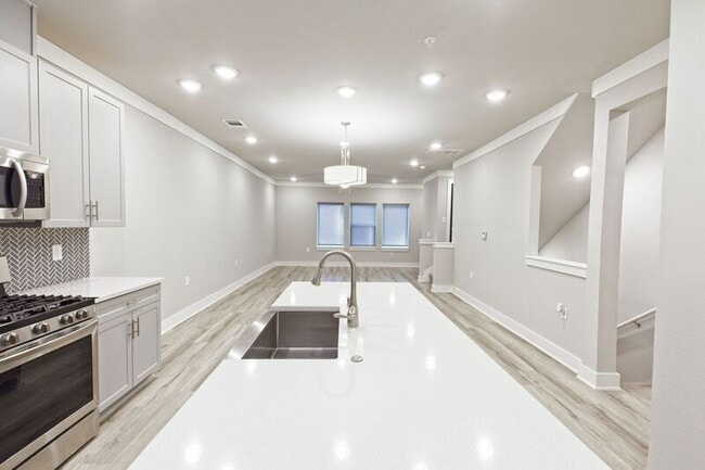 Building Photo - 3313 Wynwood Dr