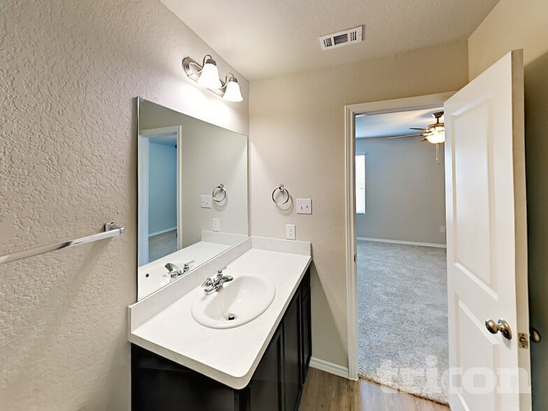 Building Photo - 5118 Everett Loop