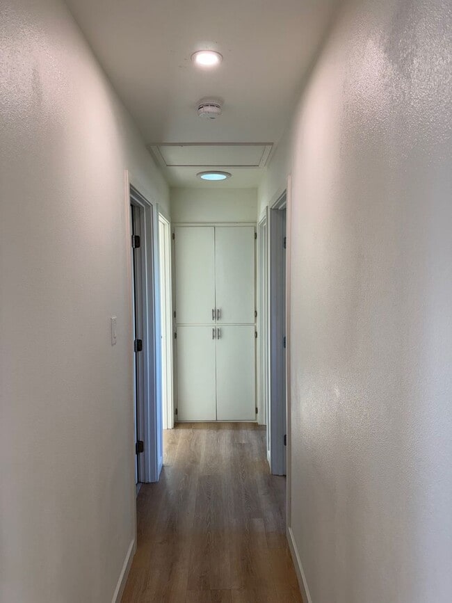 Building Photo - 3 Bedroom/2 Bathroom Single Story Home In Rohnert Park