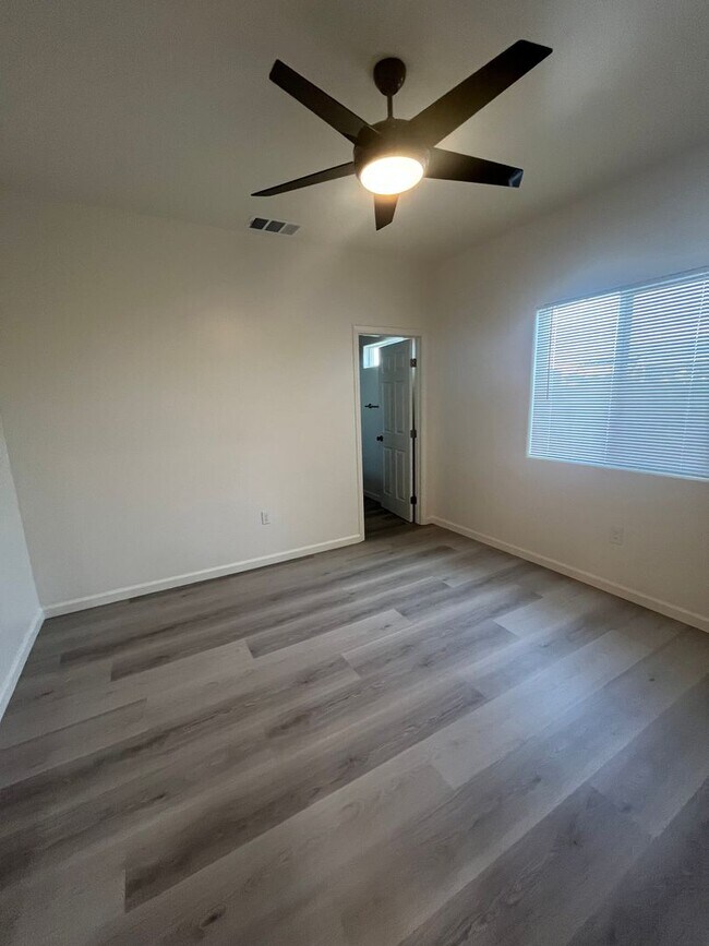 Building Photo - Newly Remodeled Home! MUST SEE!