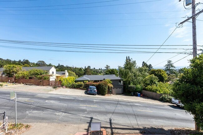 Building Photo - Elegant Kensington living with comfort, character, and scenic appeal