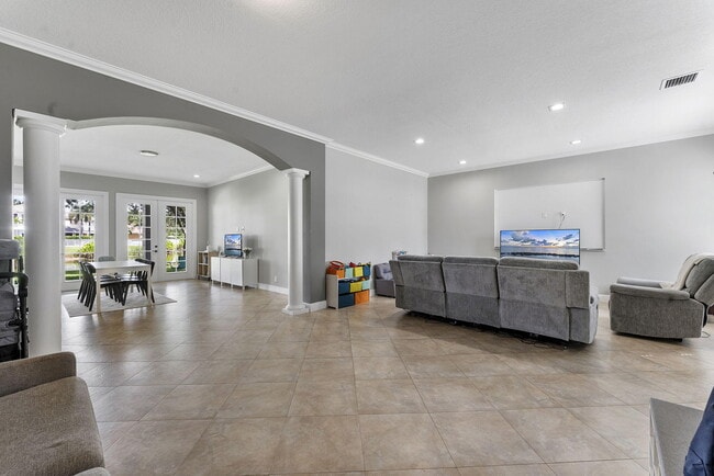 Building Photo - 10133 Cobblestone Creek Dr