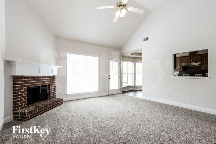 Building Photo - 807 Lazy Ln